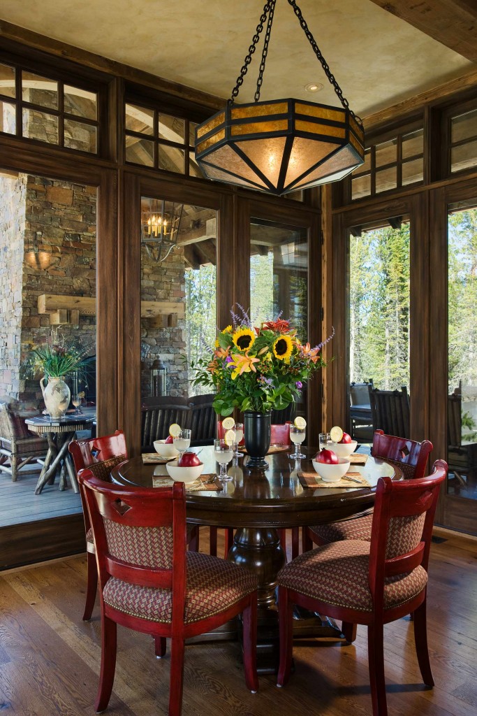  Rustic Elegance in MONTANA