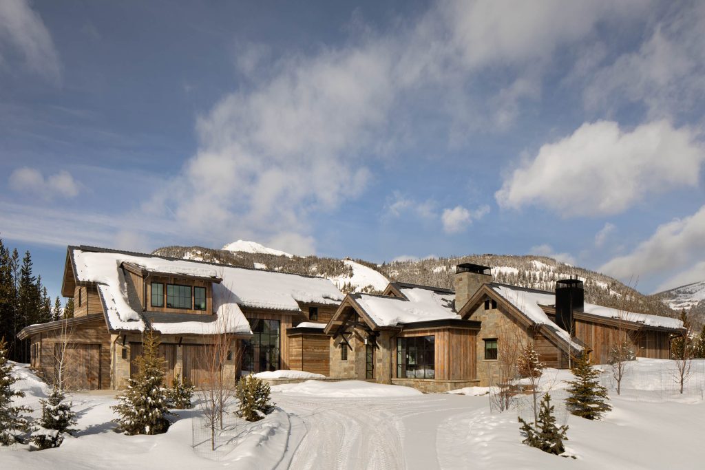  Rustic Elegance in MONTANA