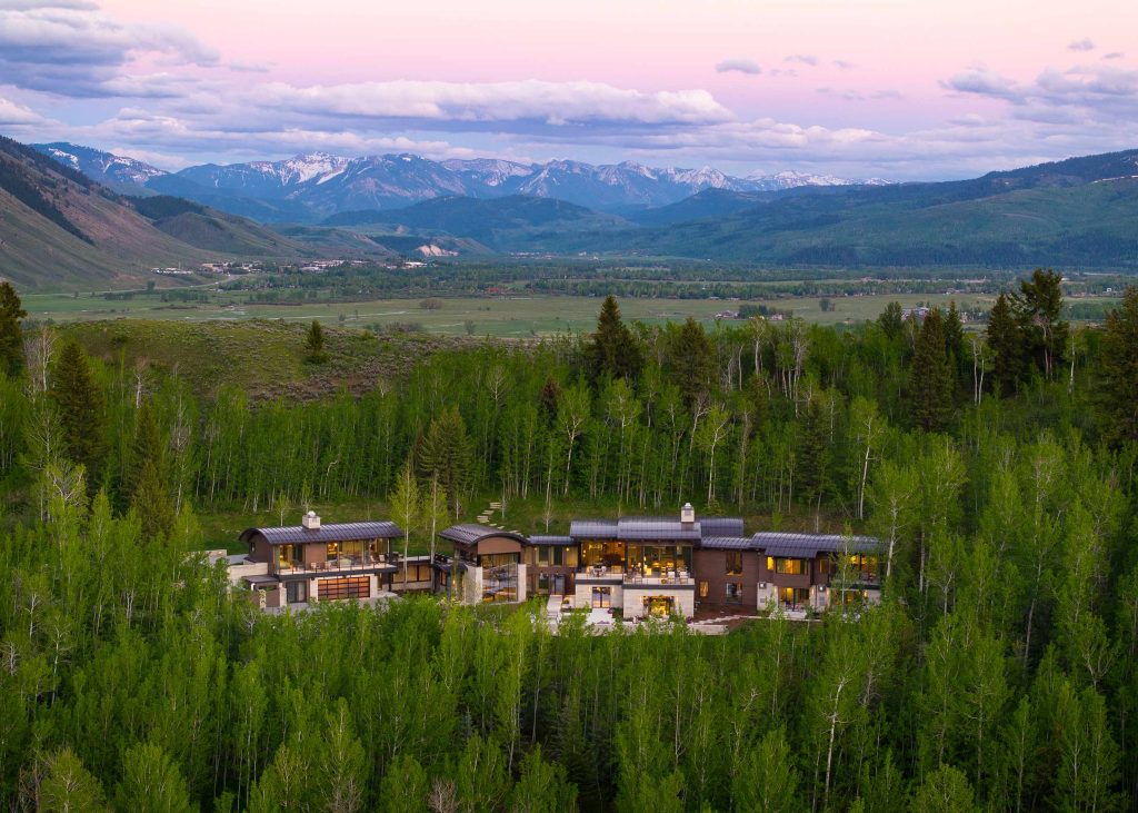  Rustic Elegance in WYOMING