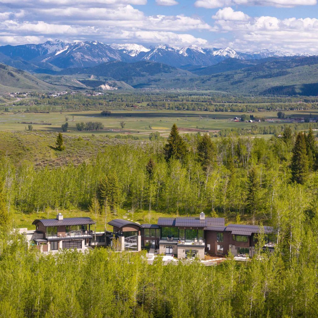  Rustic Elegance in WYOMING