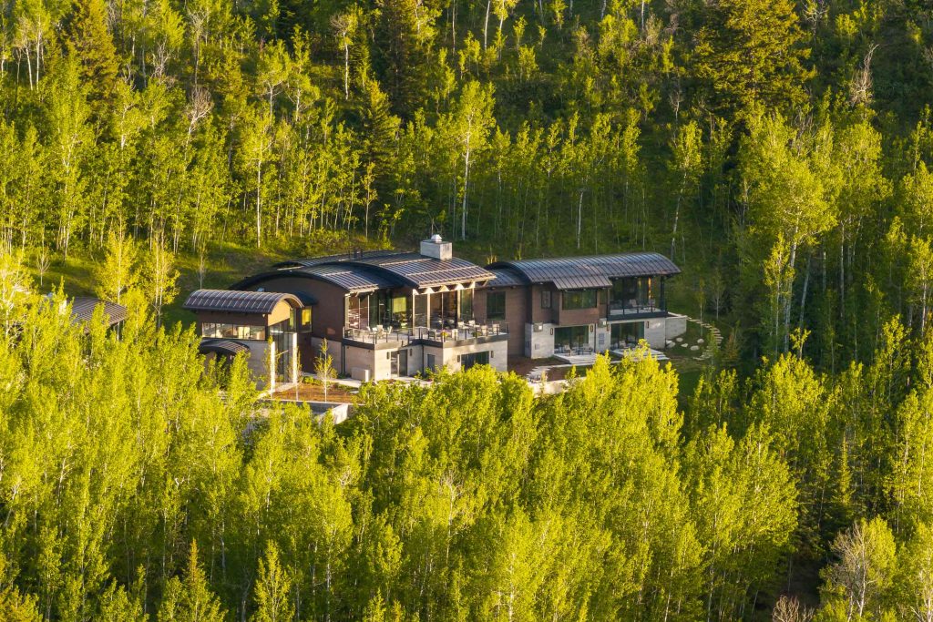  Rustic Elegance in WYOMING