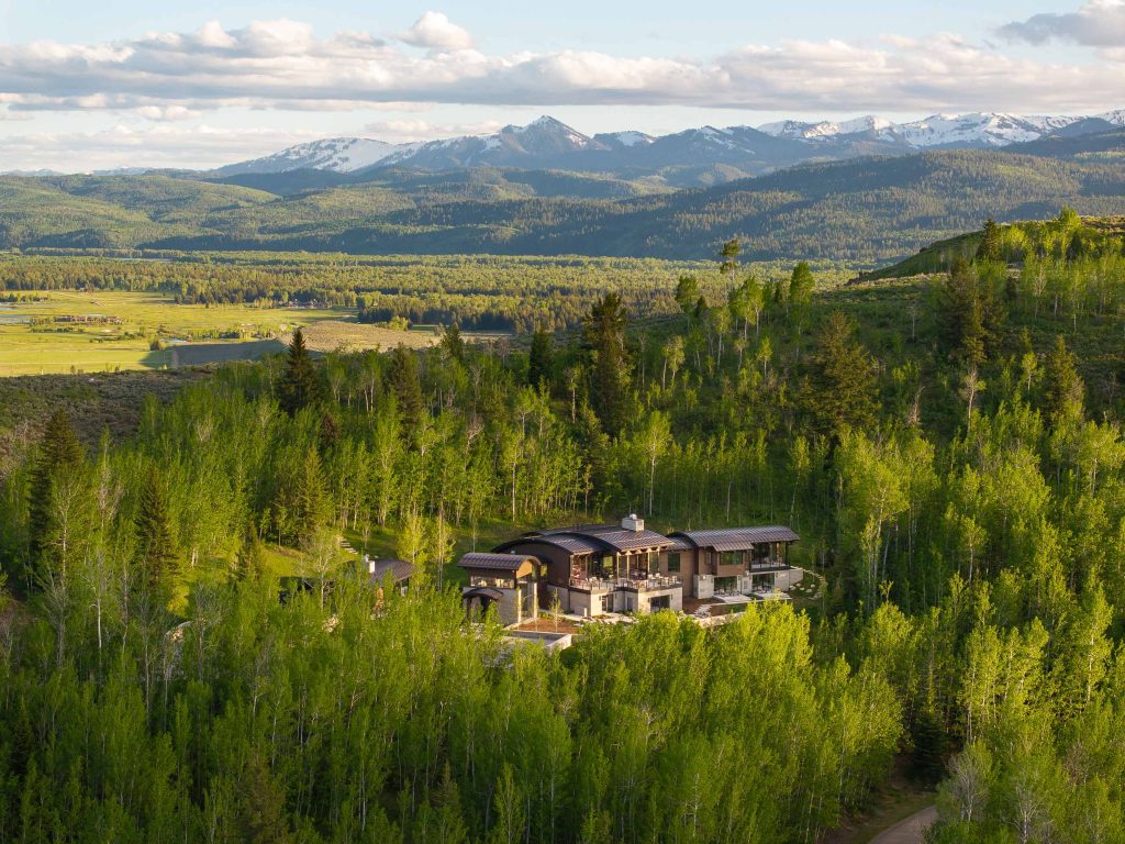  Rustic Elegance in WYOMING