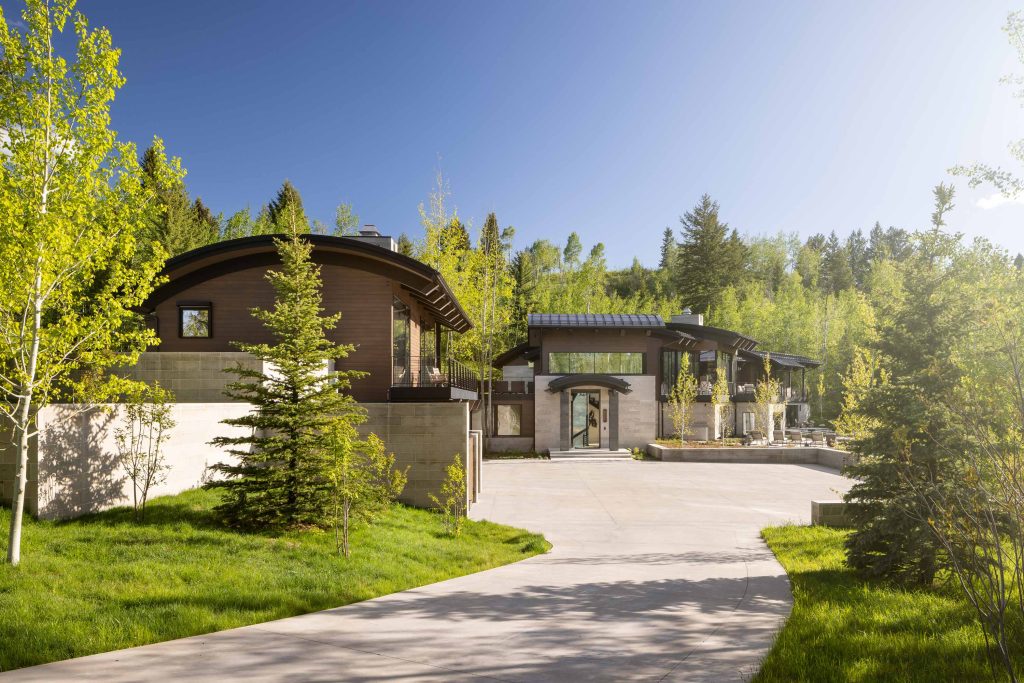  Rustic Elegance in WYOMING