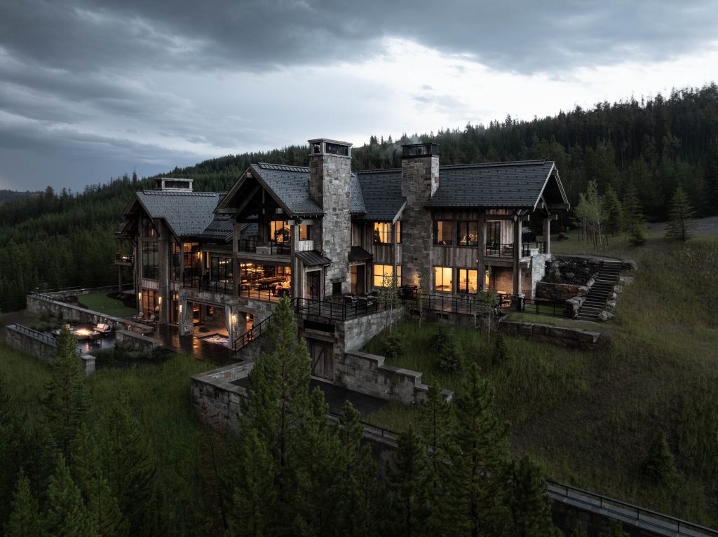  Rustic Elegance in Montana