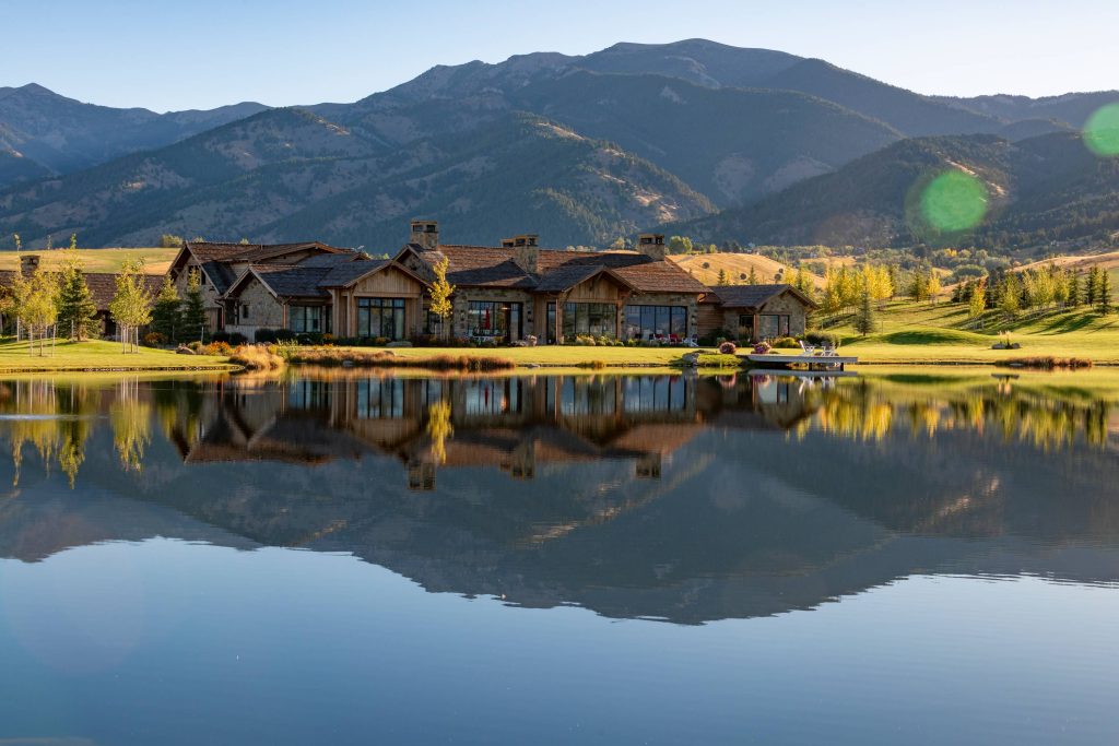  Rustic Elegance in MONTANA