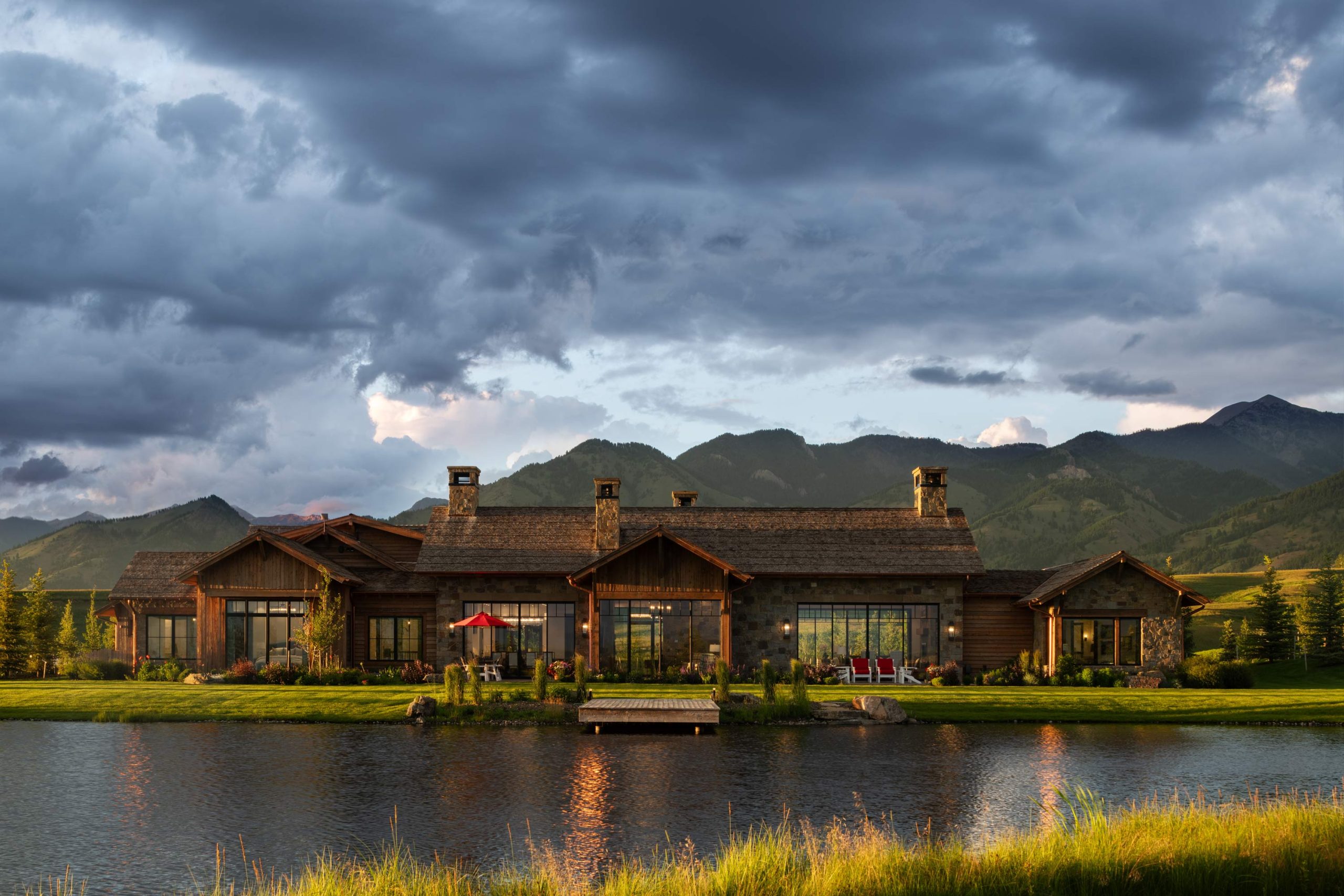  Rustic Elegance in MONTANA