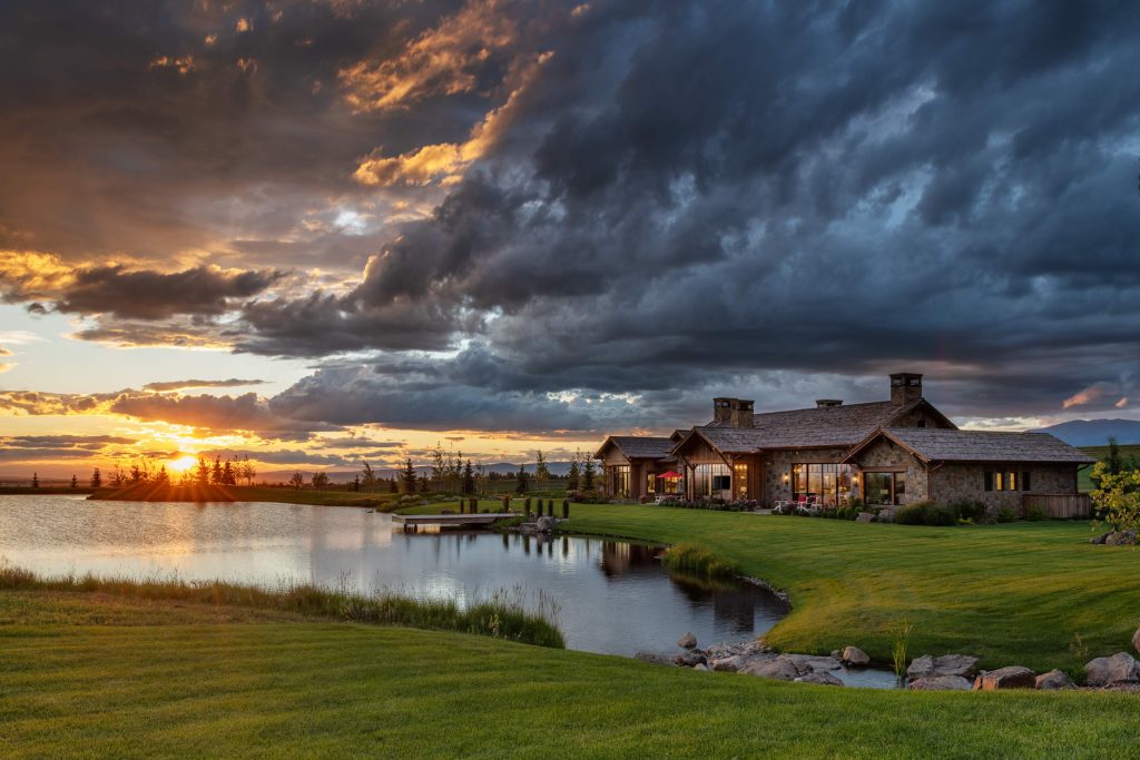  Rustic Elegance in MONTANA