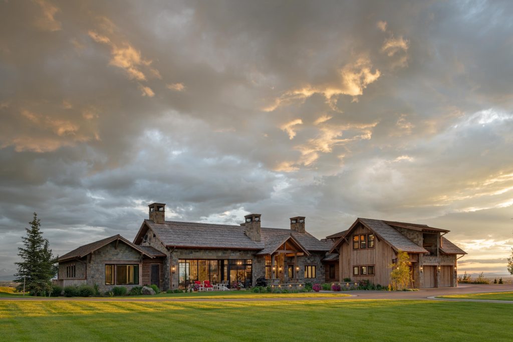  Rustic Elegance in MONTANA