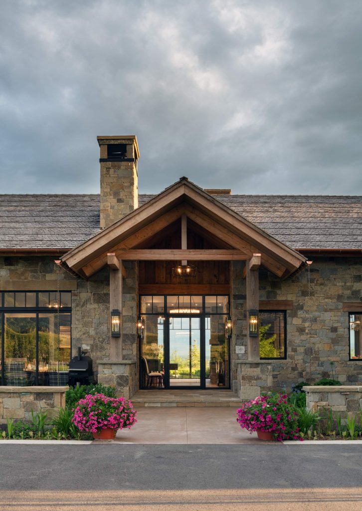  Rustic Elegance in MONTANA