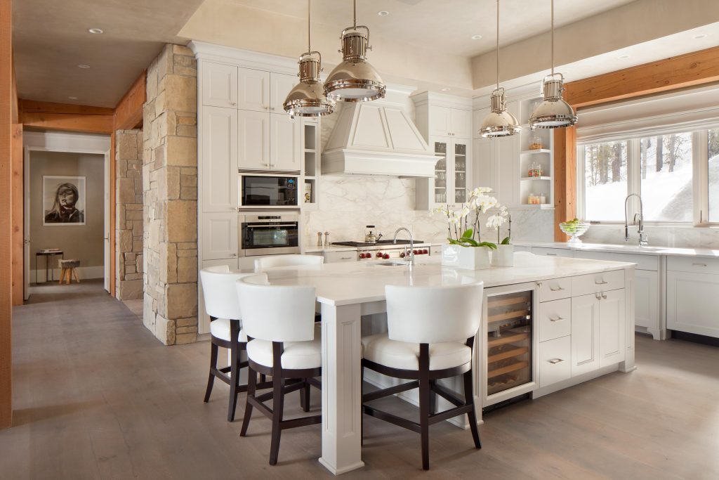  Rustic Elegance in MONTANA
