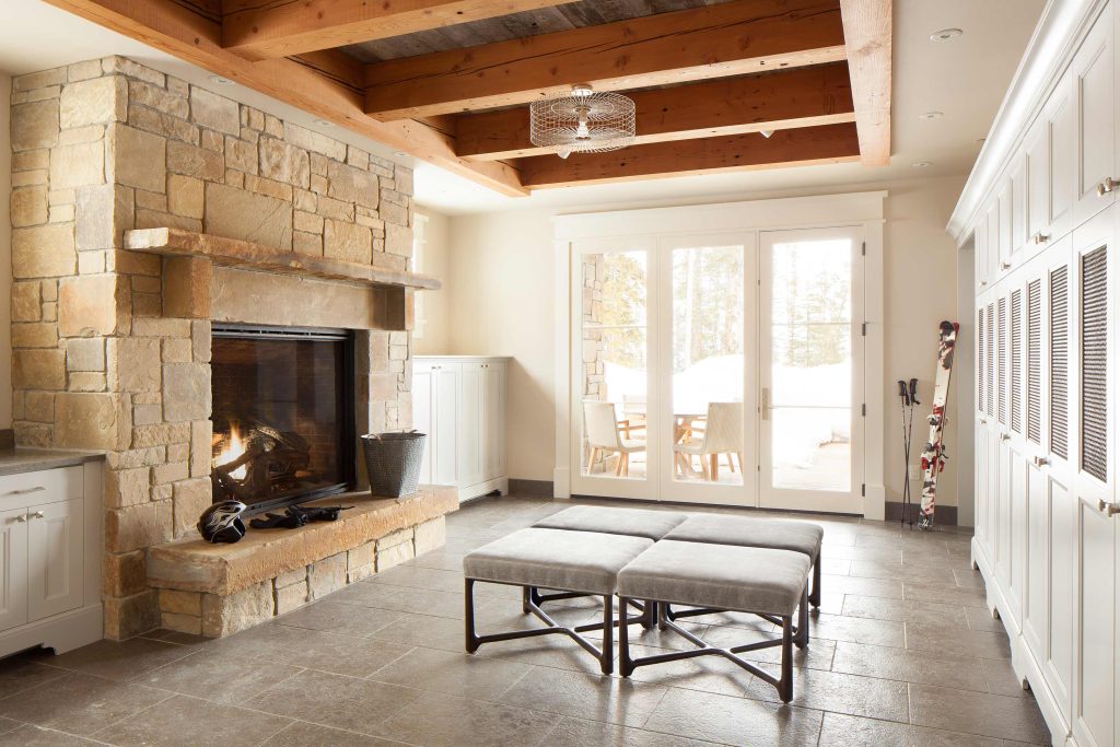 Rustic Elegance in MONTANA