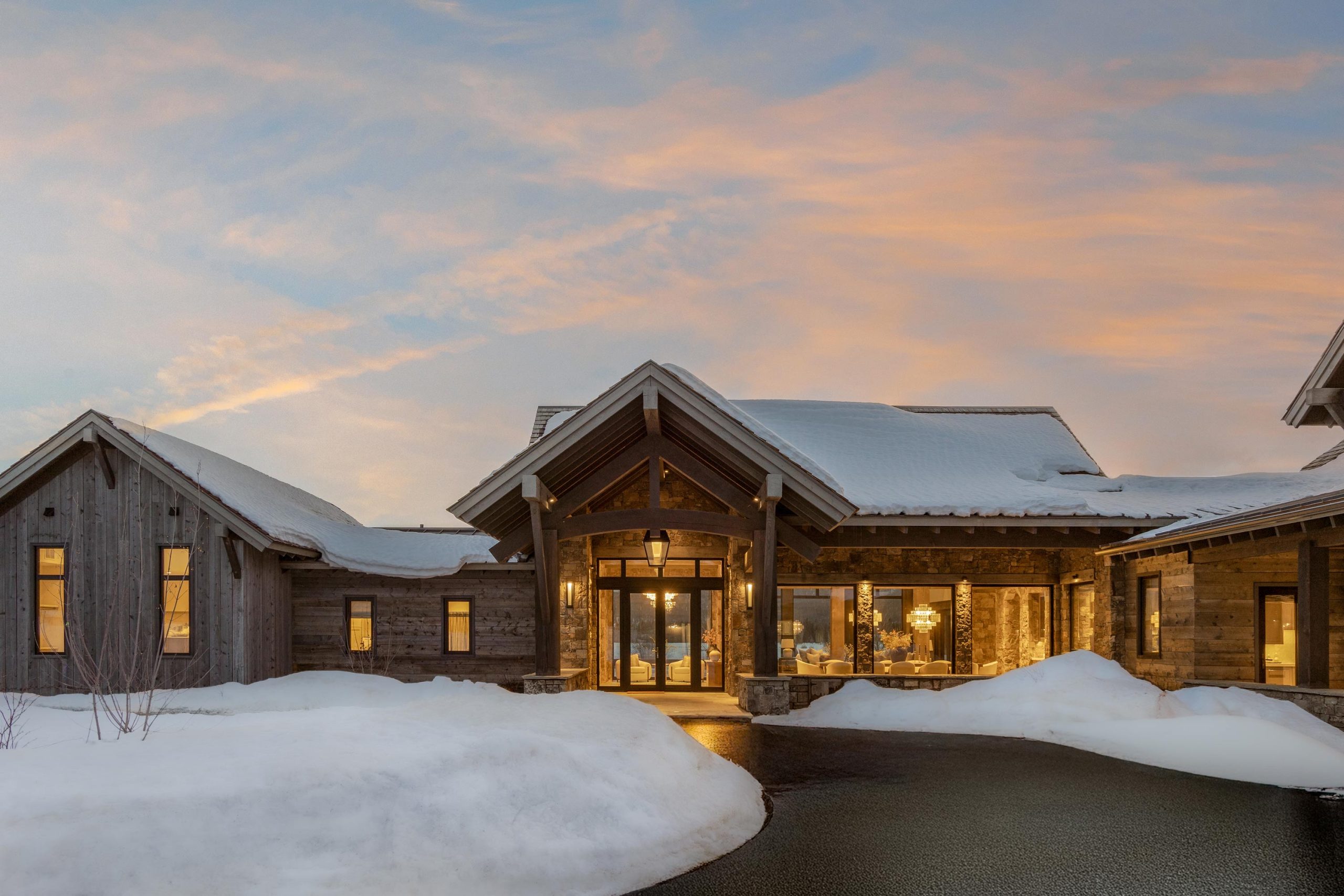  Rustic Elegance in WYOMING