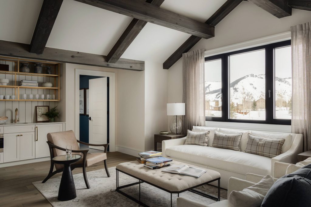  Rustic Elegance in WYOMING