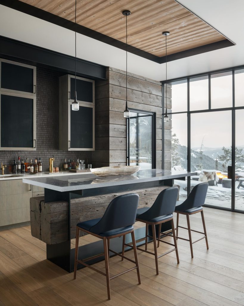  Rustic Elegance in MONTANA