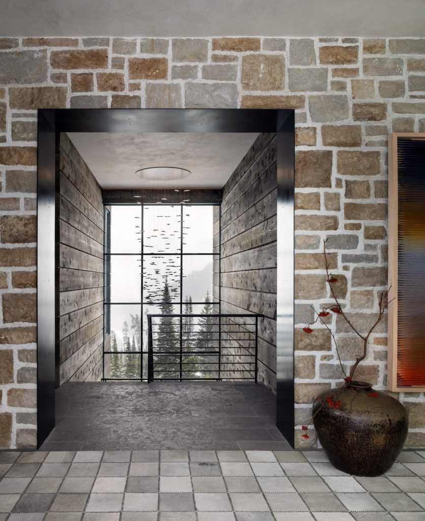  Rustic Elegance in MONTANA
